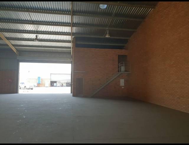 525M² WAREHOUSE TO LET IN BRENTWOOD PARK